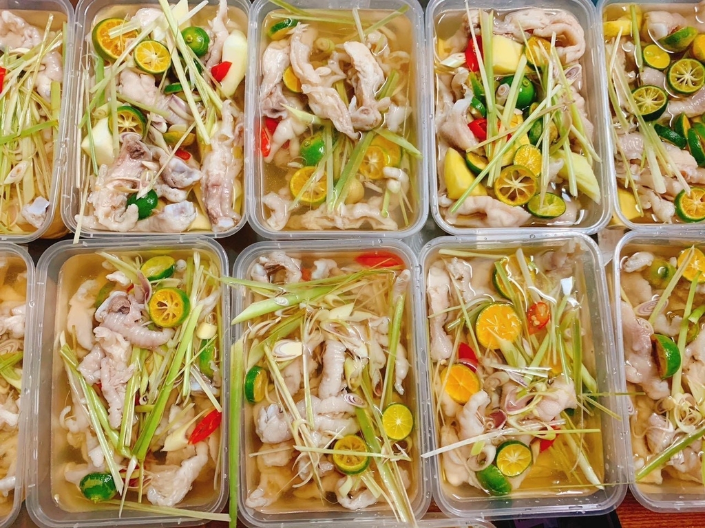 Chân Gà Rút Xương Ngâm Sả Tắc – Hủ 1Kg