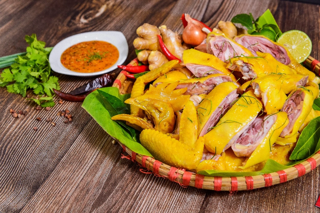 Gà Ta Ủ Muối Nguyên Con (Gà Ta Tam Kỳ) 