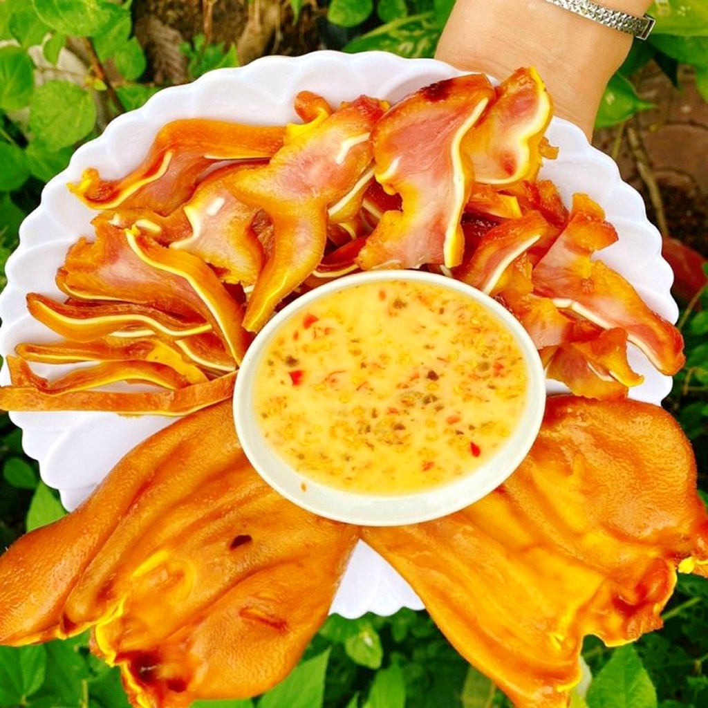 Tai Heo Ủ Muối - Khay 500Gr