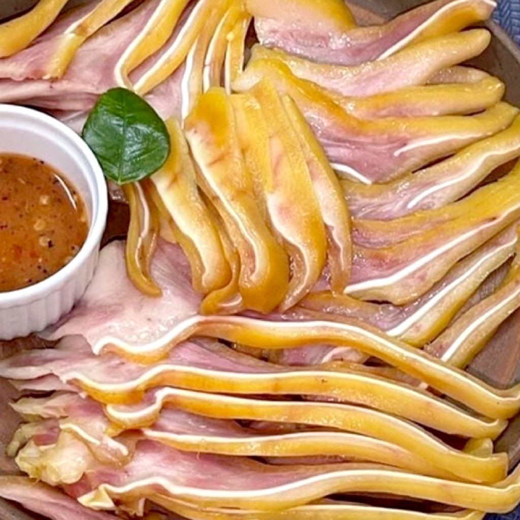 Tai Heo Ủ Muối - Khay 500Gr