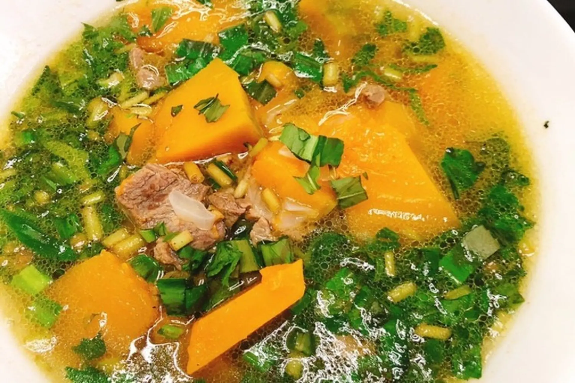 Canh bí đỏ thịt bò: Giải pháp dinh dưỡng hoàn hảo cho bữa cơm gia đình