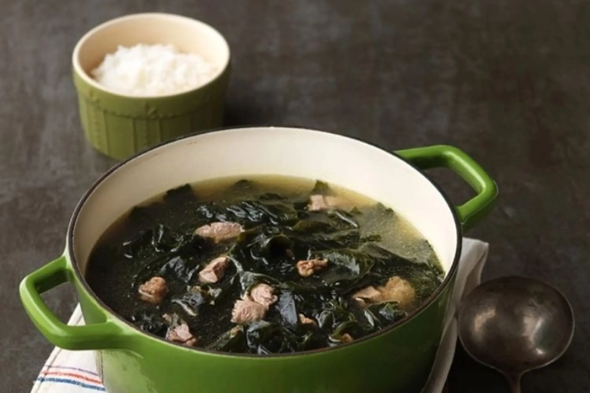 Canh rong biển thịt bò: Bí quyết nấu món ăn thanh mát, bổ dưỡng