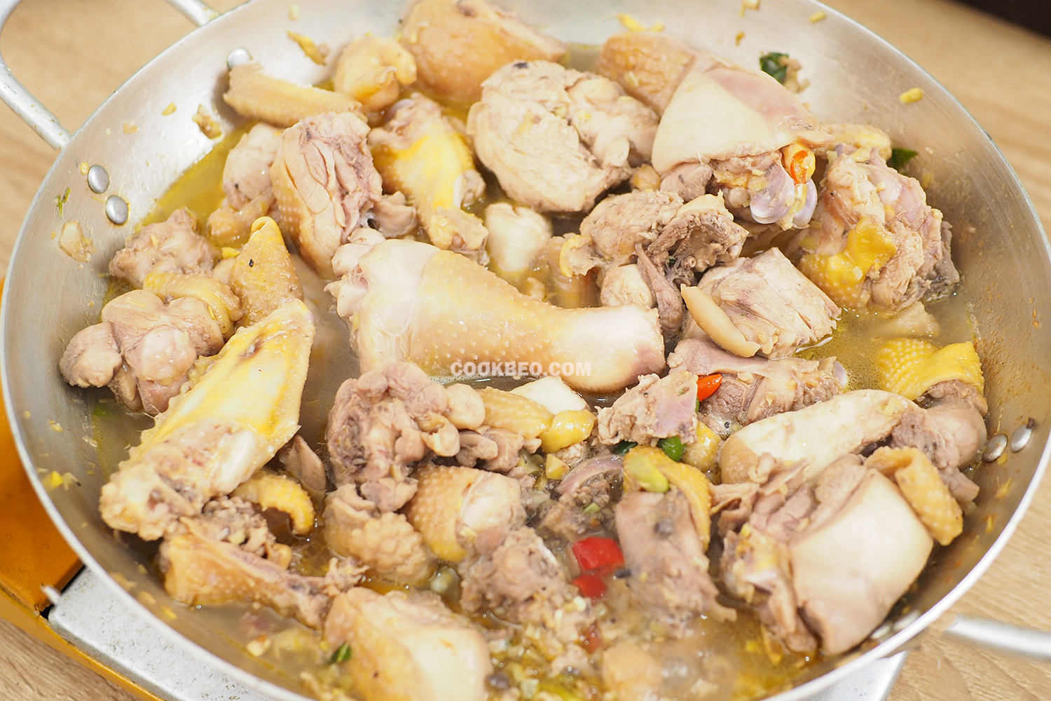 Chuẩn Bị Nguyên Liệu Hoàn Hảo Cho Món Gà Kho Sả Ớt Cay Thơm