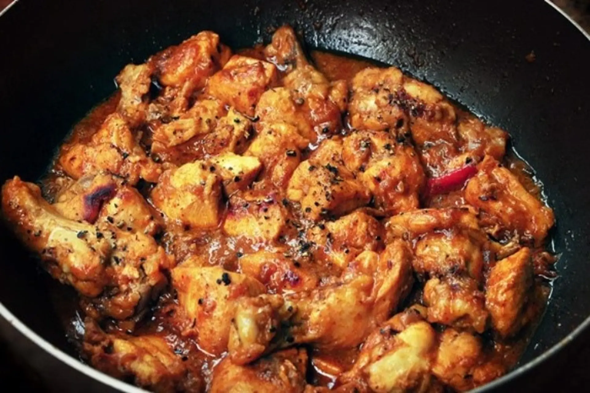 Gà Kho Tiêu: Bí Quyết Cho Món Cơm Nhà Đậm Đà Hương Vị Truyền Thống